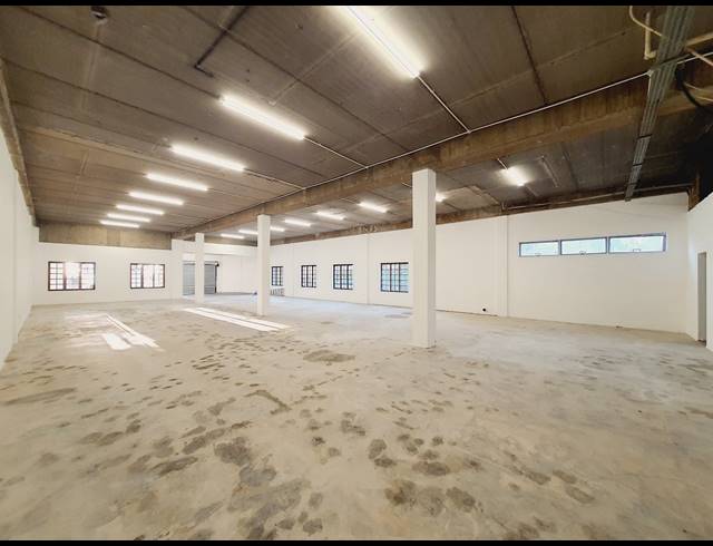 346M² RETAIL TO LET IN HALFWAY HOUSE